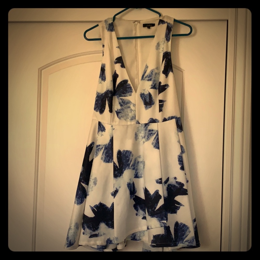 Aakaa short dress
